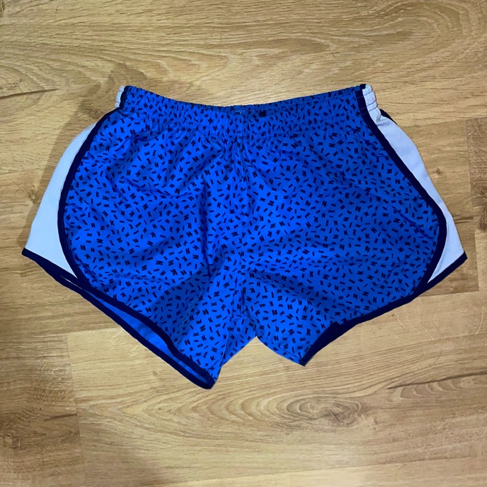 Nike shorts // girls large